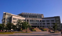 中南财经政法大学游泳池怎么样