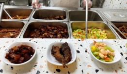 财经学校食堂一楼大餐d怎么样
