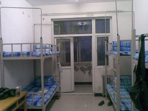财经大学床铺怎么分上下铺八人间